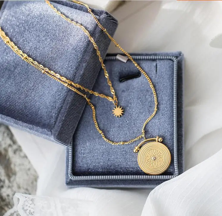 Colar Emma – Sofisticação em Dourado com Design Atemporal