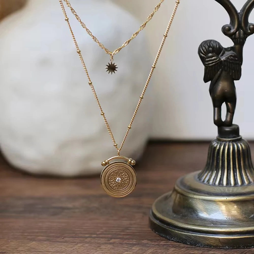 Colar Emma – Sofisticação em Dourado com Design Atemporal