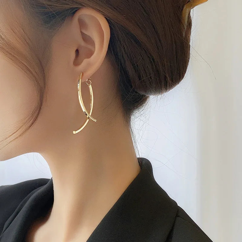 Pendientes Noemi: Modernidad elegante con un toque refinado