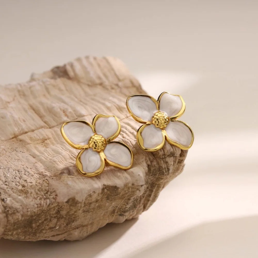 Pendiente Stella: Glamour discreto para el día y la noche