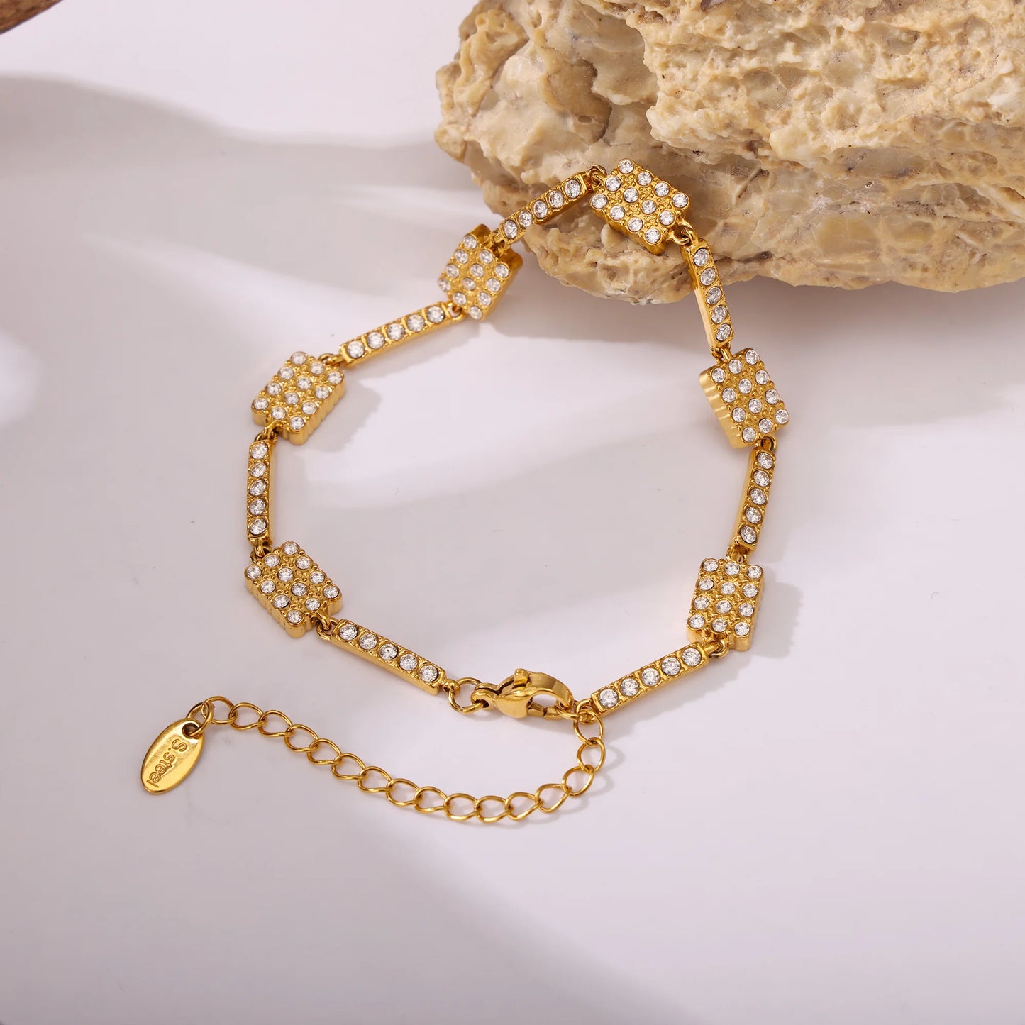 Pulseira Addolorata – Sofisticação Sutil e Feminina