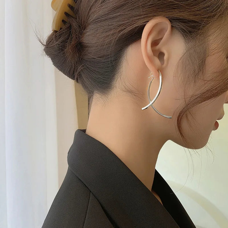 Pendientes Noemi: Modernidad elegante con un toque refinado