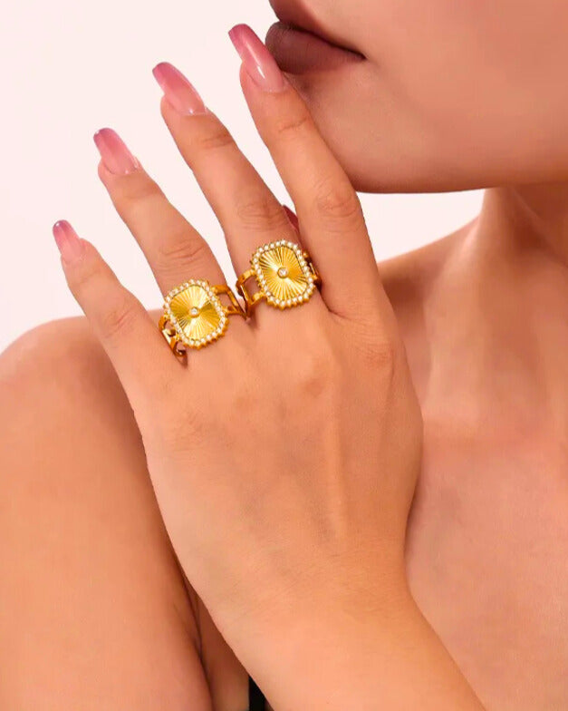Anillo Zózonia: estilo romántico y delicado con un brillo sutil
