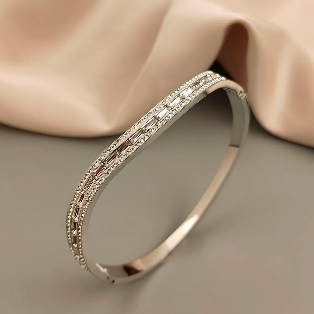 Pulseira Cara – Estilo Minimalista com Elegância Duradoura