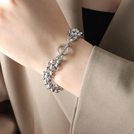 Pulseira Maria – Elegância Versátil em Acabamento Dourado