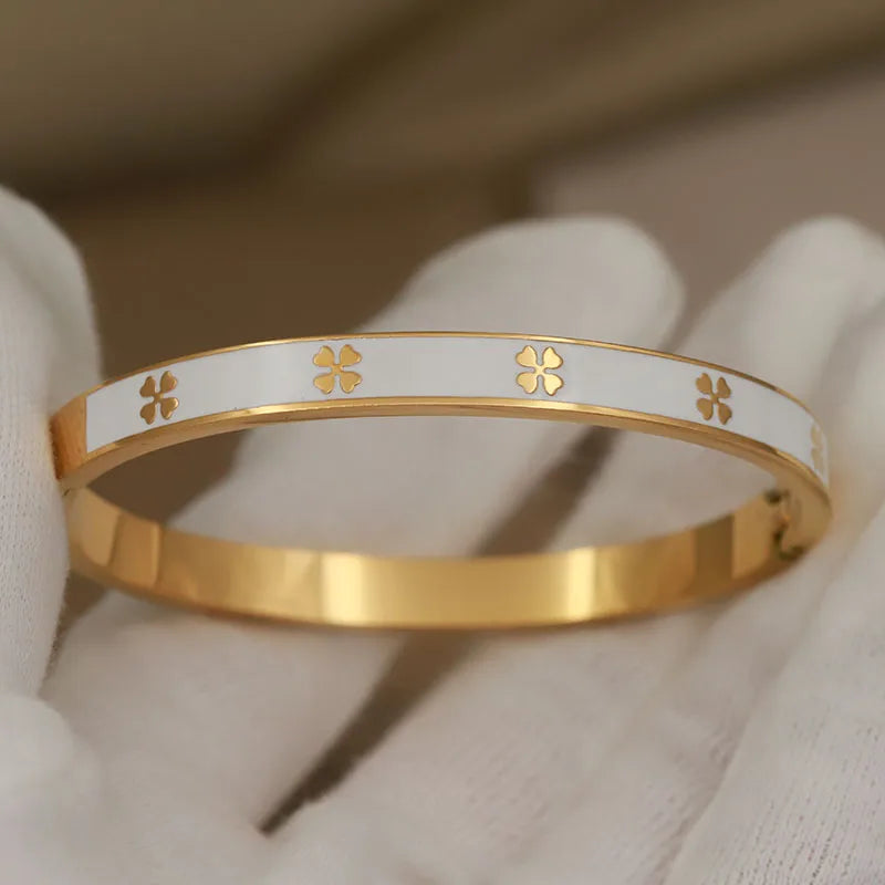 Pulseira Gaia – Sofisticação em Aço Inoxidável Dourado com Zircônia
