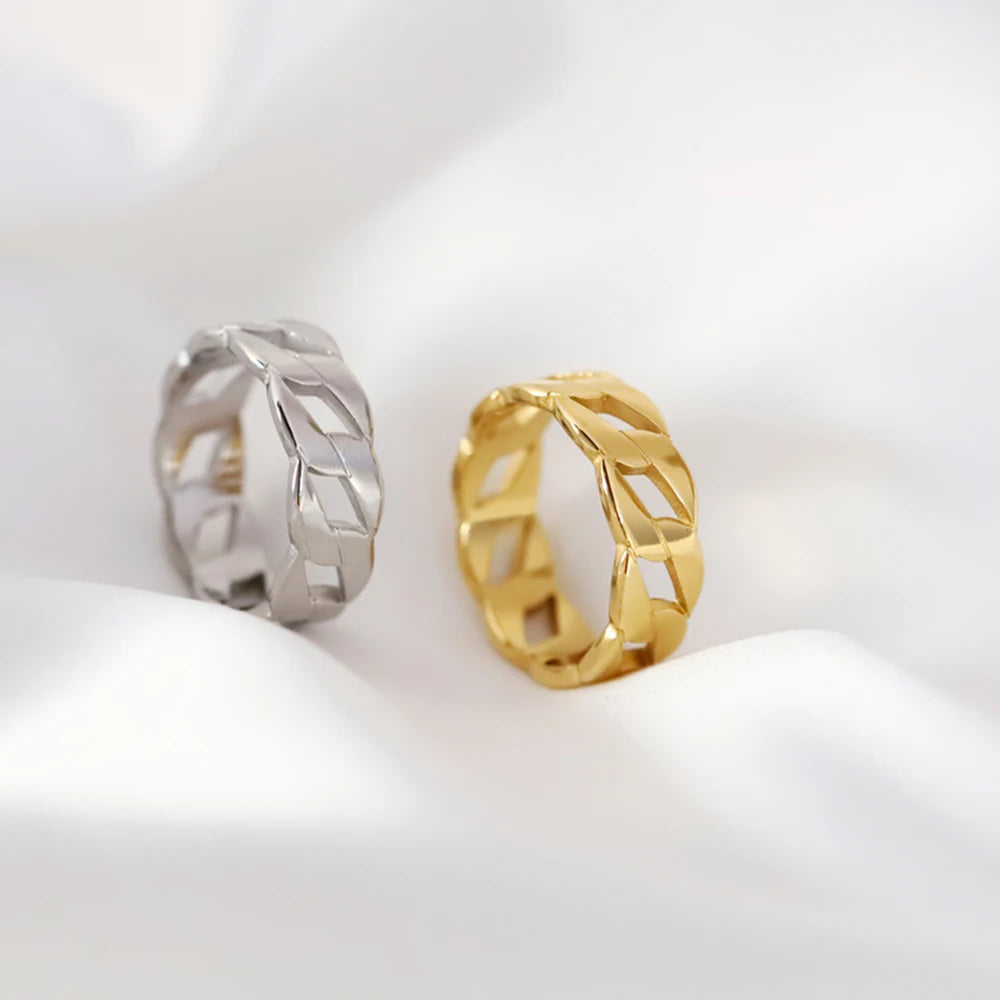 Anel Agnes – Elegância Clássica com Banho de Ouro 14k