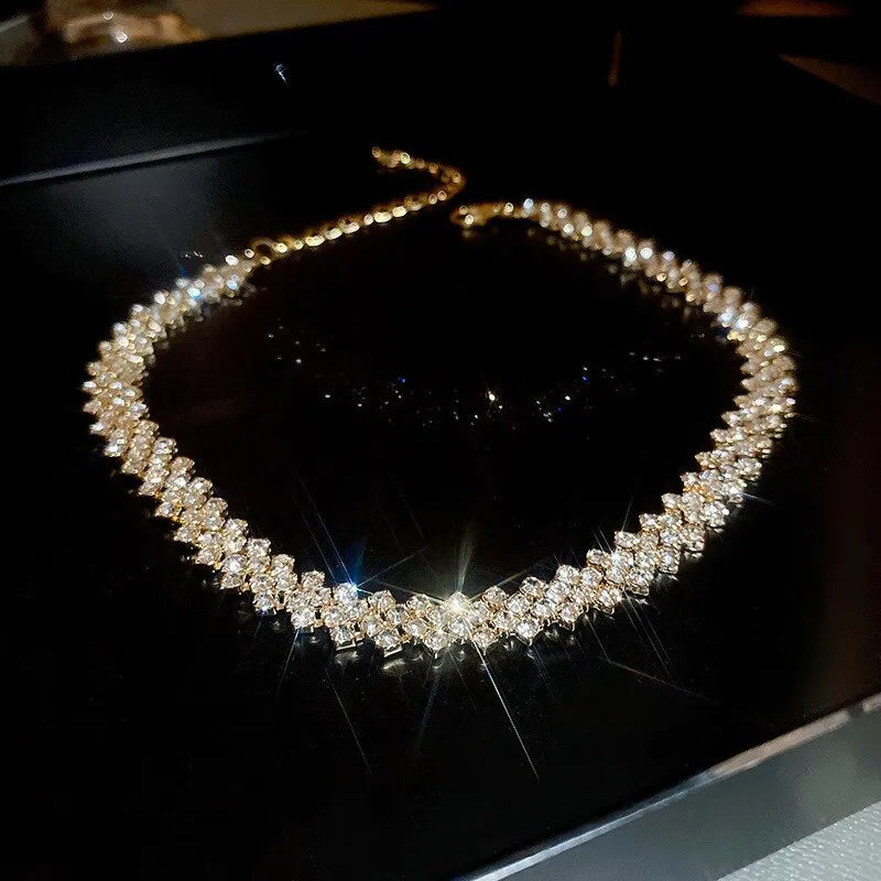 Colar Kyara – O Brilho Delicado do Strass